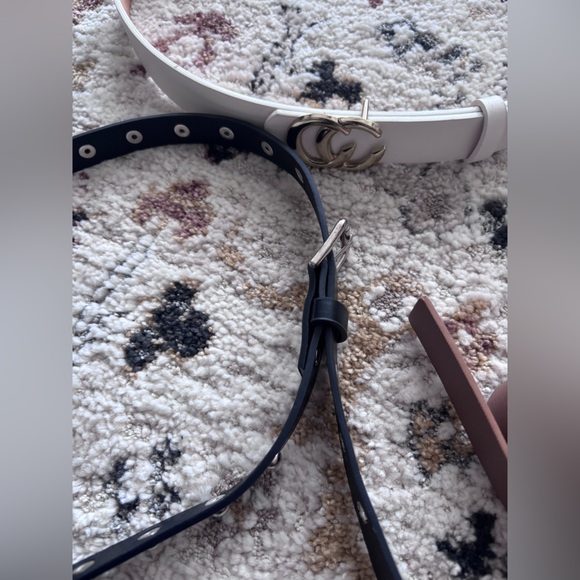 Assorted belts - Picture 4 of 5